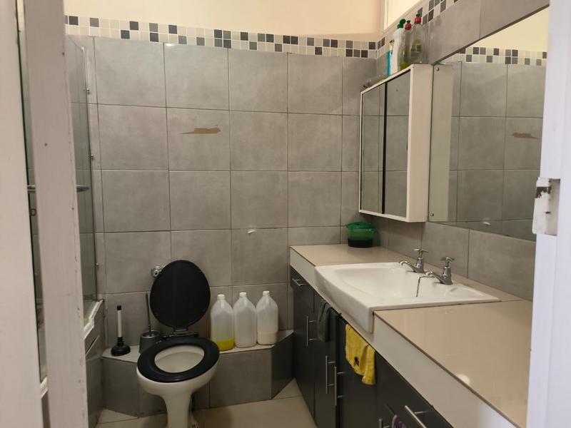 2 Bedroom Property for Sale in Goodwood Central Western Cape